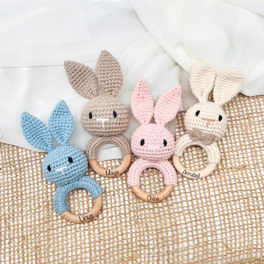 Personalisierter Greifling mit Name / Babygeschenk gehäkelt Rassel | Hase - einzigartigliebe