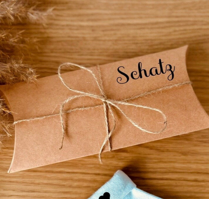 Announce pregnancy / Baby sock gift box