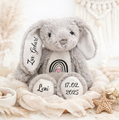 Personalisiertes Geburtsgeschenk – Kuscheltier Hase mit Name, Geburtsdatum & Regenbogen-Herz