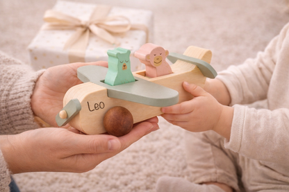 Flugzeug aus Holz mit Gravur - Holzspielzeug für Kinder