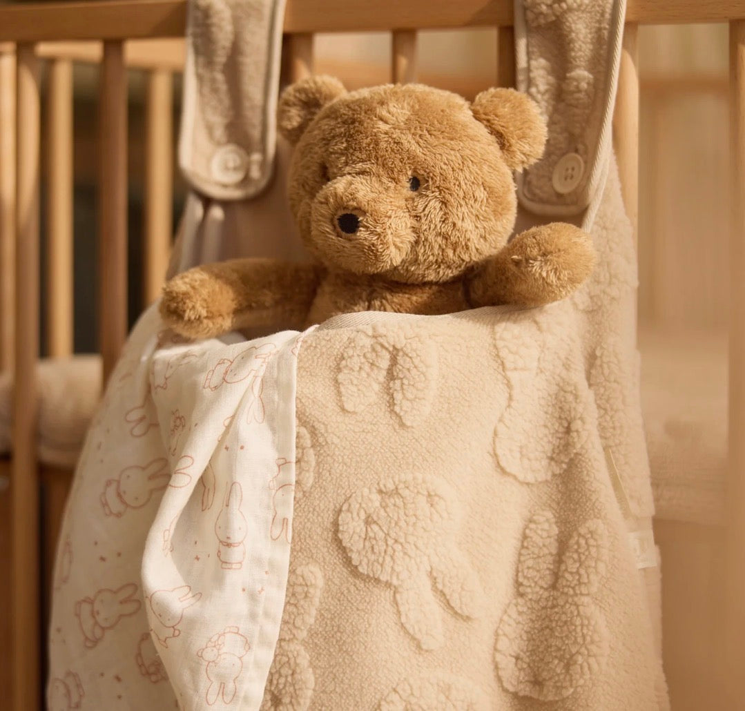 Personalisierter Teddybär mit Namen – Kuscheltier zur Geburt