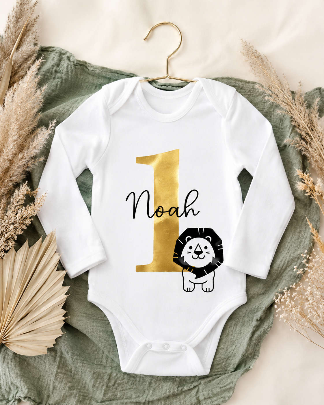 Personalisierter Geburtstagsbody mit Name – 1. Geburtstag Baby Body aus Bio-Baumwolle | Löwe, Giraffe, Elefant & weitere Motive
