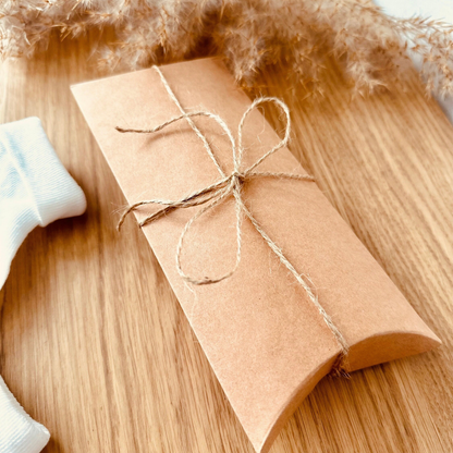 Announce pregnancy / Baby sock gift box