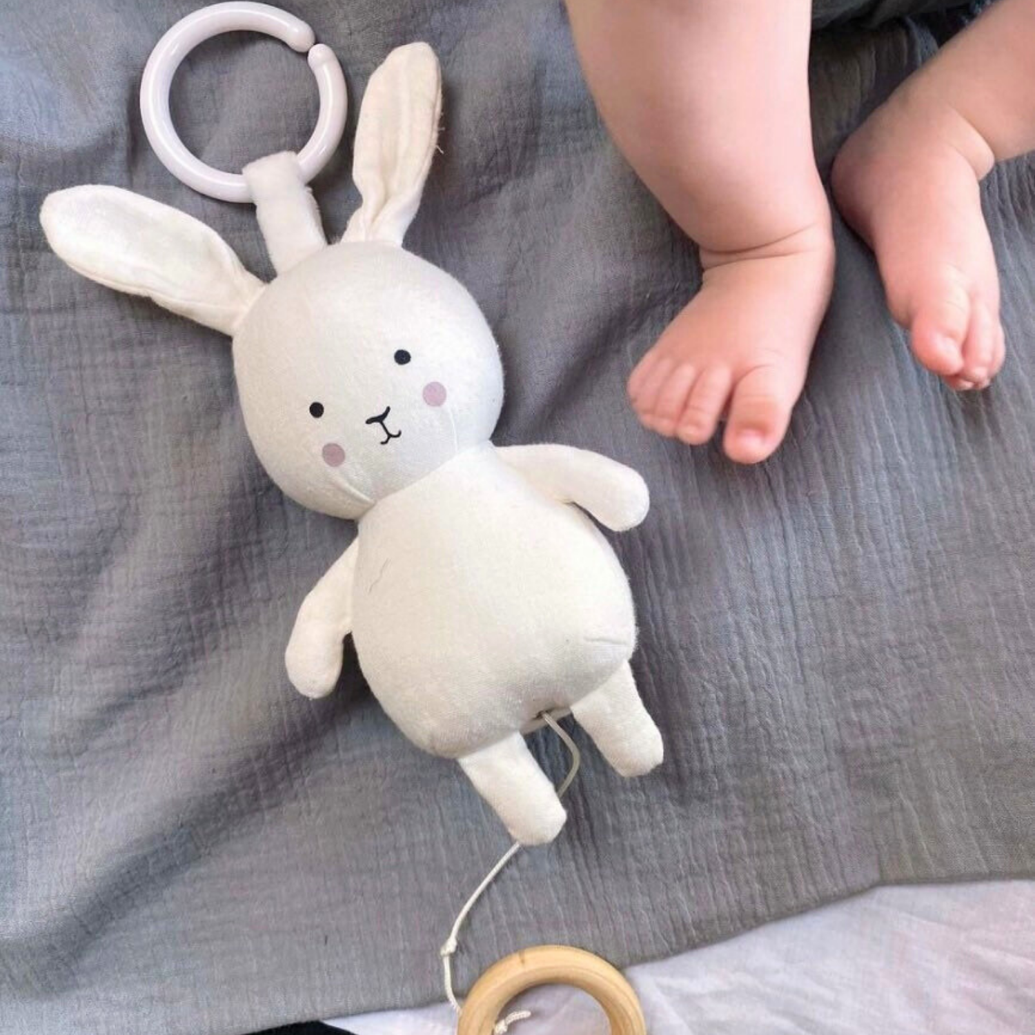 Personalisierte Spieluhr mit Name / Teddy Hase / Babygeschenk mit Musik - einzigartigliebe