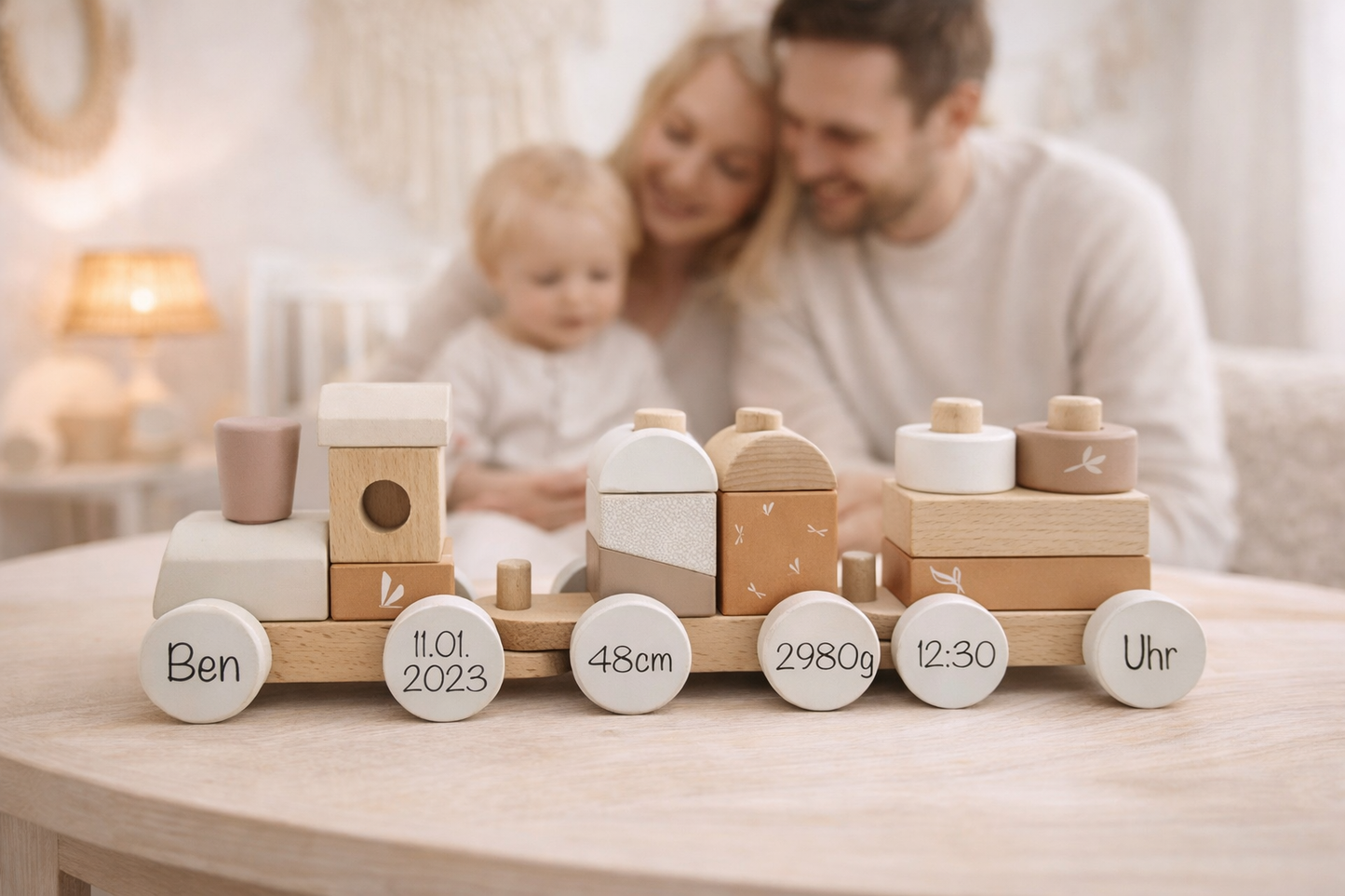 Graviertes Holzspielzeug für Mädchen und Jungen - Holzzug mit Name und Geburtsdaten - Geschenk zum 1 Geburtstag 