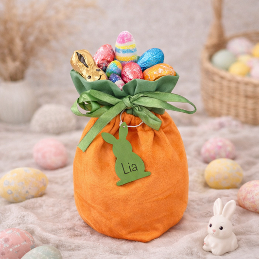 Personalisiertes Oster-Säckchen im modernen Möhren-Stil mit natürlicher Osterdeko
