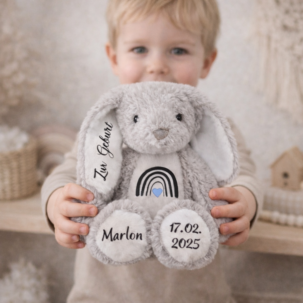 Personalisiertes Geburtsgeschenk – Kuscheltier Hase mit Name, Geburtsdatum & Regenbogen-Herz