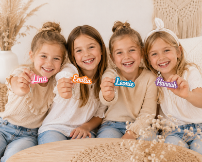 Personalisierter Schlüsselanhänger mit Name – Individueller Namensanhänger in vielen Farben | Geschenk für Kinder, Freunde & Familie