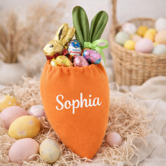Personalisiertes Oster-Geschenksäckchen in Karottenform mit Name, gefüllt mit Süßigkeiten – perfektes Ostergeschenk für Kinder