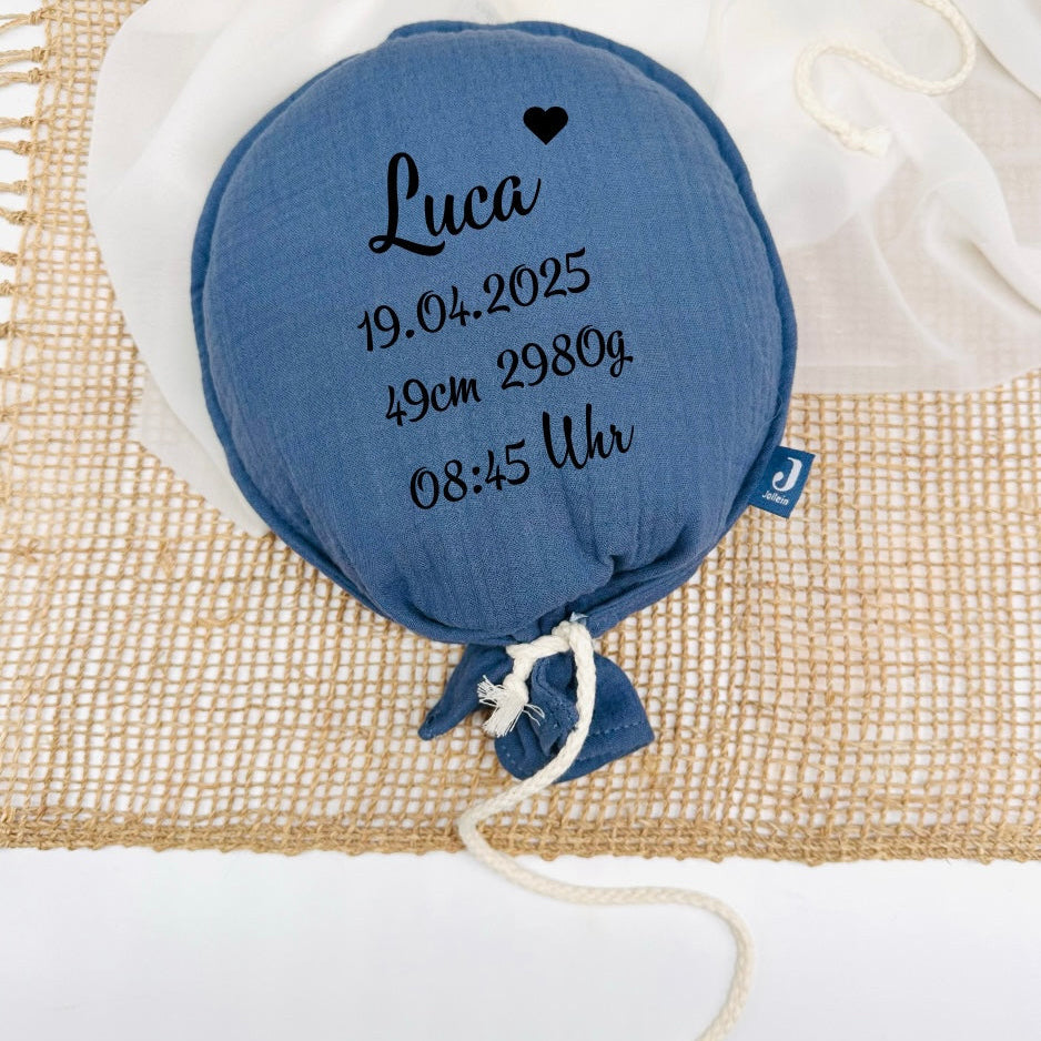 Geschenk zur Geburt – personalisierter Stoffballon mit Namen, liebevoll verpackt für besondere Anlässe