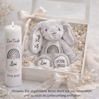 Geschenkbox als Idee mit Kuschreltier Hase Taufdatum und Name bedruckt eines Kindes. Besondere Geschenkidee zur Taufe 