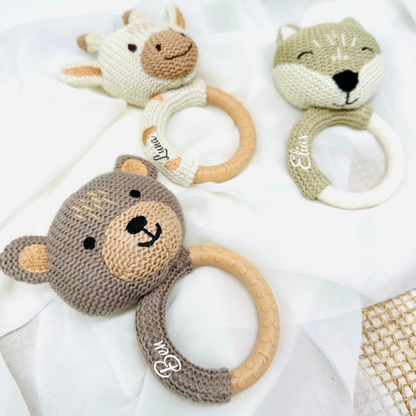 Personalisierter Greifling mit Name / gehäkelte Rassel | Teddy | Giraffe | Fuchs - einzigartigliebe