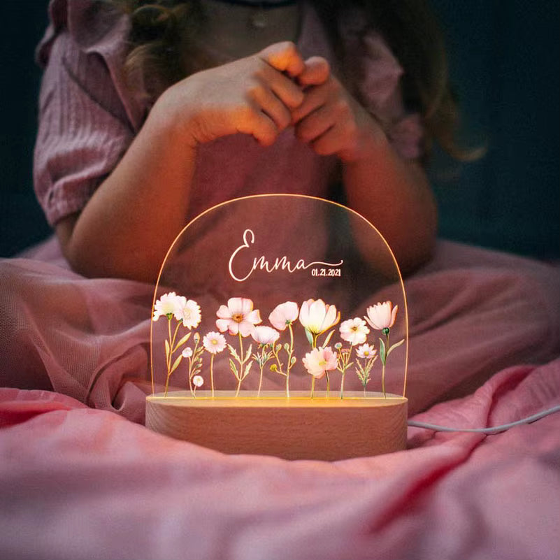 Personalisierte Kinder Nachtlampe mit Blumen und Holzsockel