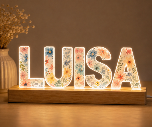     Personalisierte LED Namenslampe Luisa mit Blumenmuster und Holzsockel