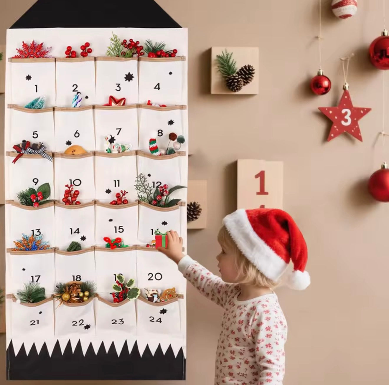 Personalisierter Adventskalender für Kinder  in Schwarz mit Goldschrift