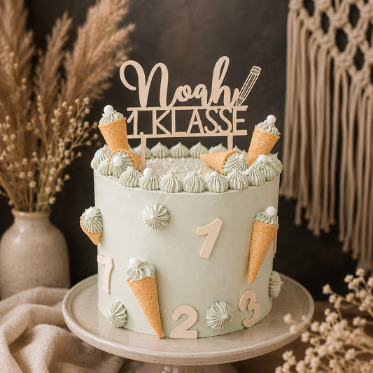 Personalisierter Caketopper zur Einschulung mit Name und Schriftzug 1. Klasse aus Holz für Torte und Kuchen zum Schulanfang