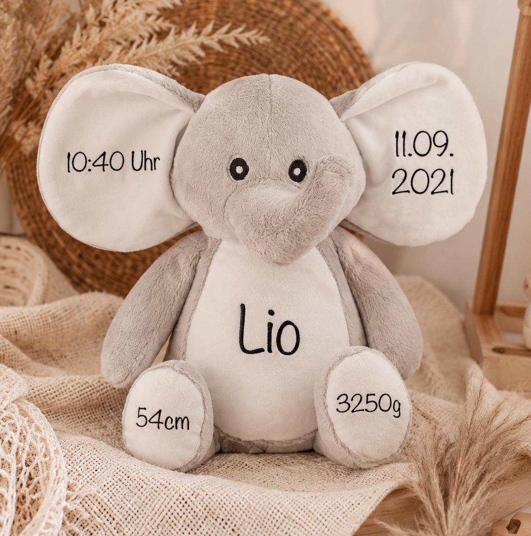 personalisiertes Kuscheltier Elefant mit Name, Geburtsdatum, Uhrzeit, Größe und Geburtsgewicht. Weiches Baby-Kuscheltier als individuelles Geschenk zur Geburt oder Taufe.