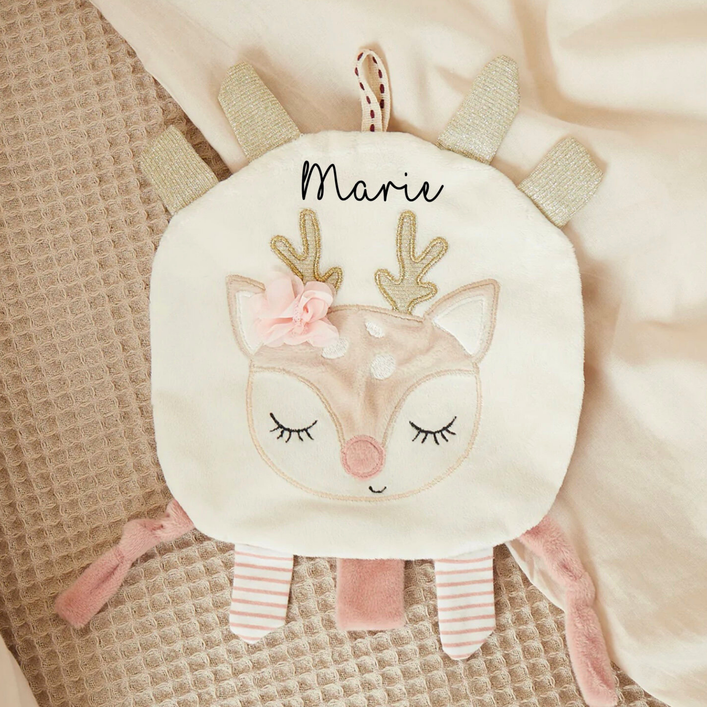 Personalisiertes Knistertuch Reh mit Namen für Babys und Neugeborene in Rosa – weiches Schmusetuch und Geschenk zur Geburt.