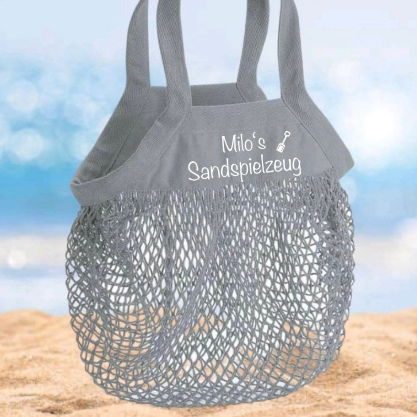 Praktische Sandspielzeugtasche mit Namen für Strand, Urlaub und Sandkasten in Grau