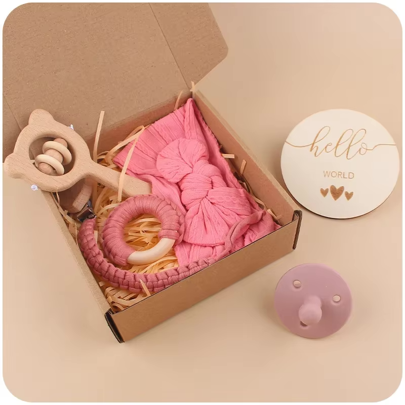 Rosa Baby Geschenkset mit Schnullerkette, Rassel, Beißring und Stirnband – niedliches Set für Mädchen zur Geburt oder Babyshower