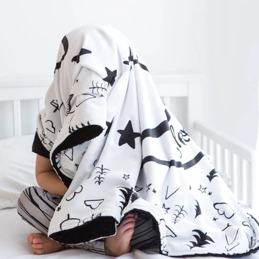Personalisierte Babydecke / gestickter Name Schwarz/Weiß