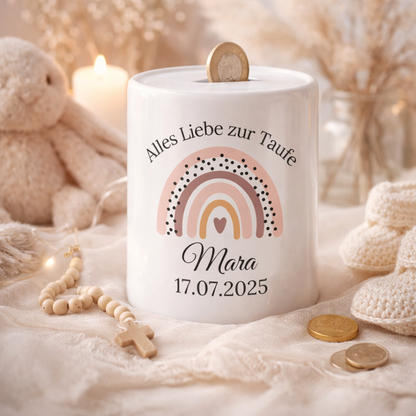     Personalisierte Keramik Spardose zur Taufe mit Regenbogen, Name und Datum – liebevolles Taufgeschenk für Mädchen und Jungen.