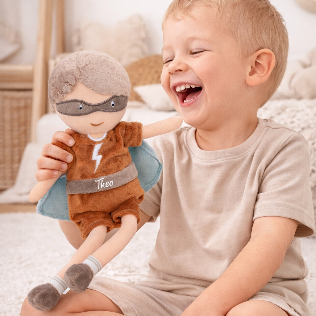 Exclusives Geschenk für Jungen mit Namen bedrucktet Stofftier Held 