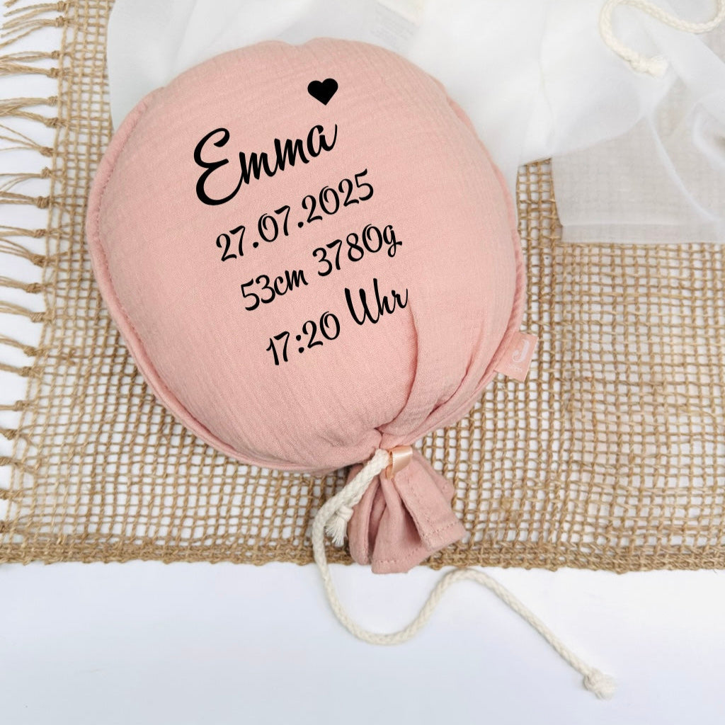 Kinderzimmerdeko mit Namen – Stoffballon als stilvolle, weiche Wanddekoration fürs Babyzimmer