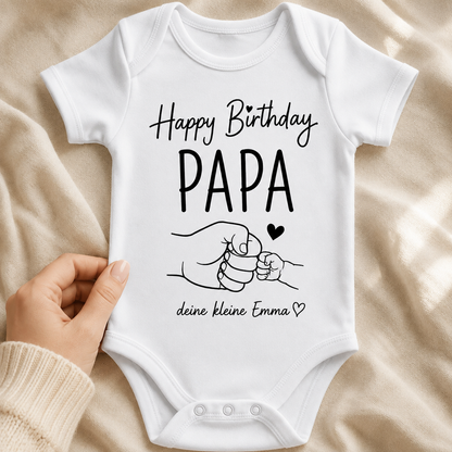 Personalisierter weißer Babybody Happy Birthday Papa mit Wunschname Emma – Detailansicht