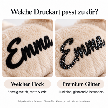 Weicher Flock oder Premium Glitter? Vergleich der matten samtigen Flockfolie mit schwarzer Glitzerfolie am Kuscheltier