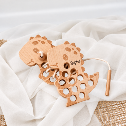 Personalisiertes Holz-Fädelspiel Dinosaurier mit Name Sophie
