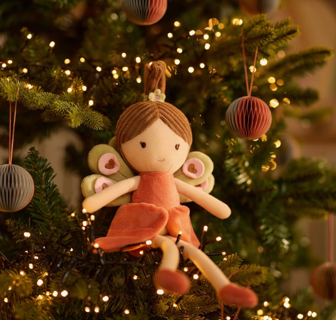 Jollein Fee Fairy Mae als liebevolles Geschenk am Weihnachtsbaum