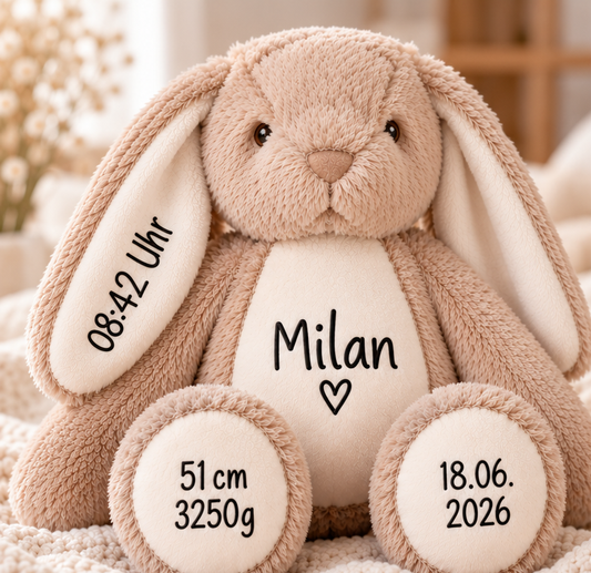Kuschelhase Milan beige personalisiert, schwarze Flockschrift mit Namen und Geburtsdaten – digitales Gestaltungsbeispiel