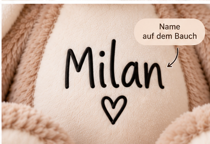 Schwarzer Name Milan mit Herz auf dem Bauch – digitales Detailbild