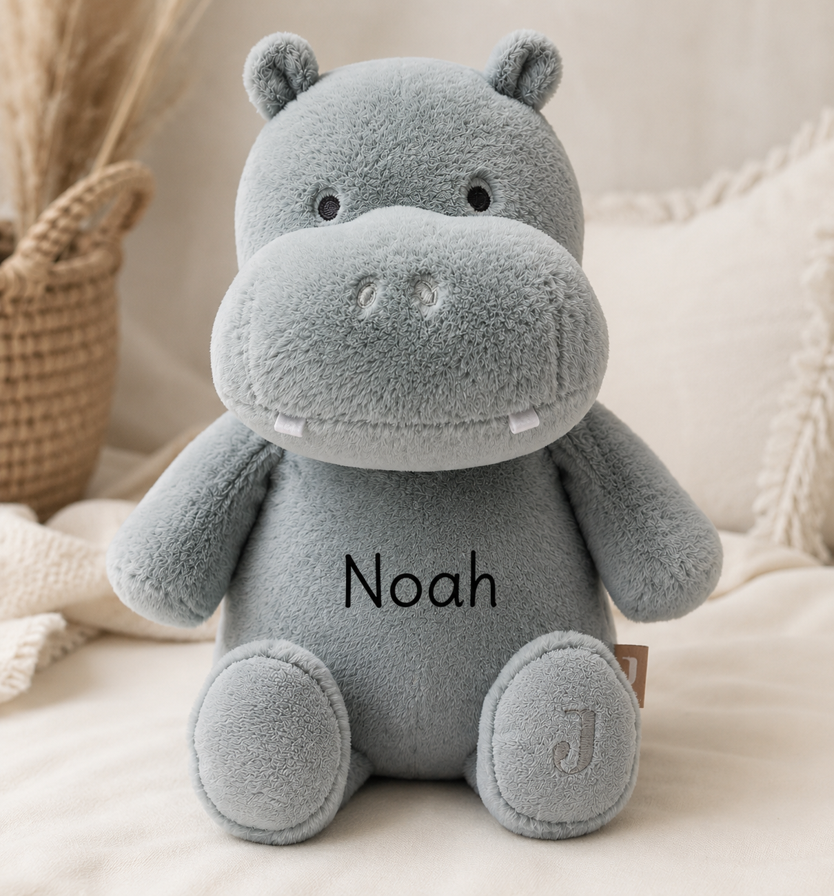 Personalisiertes Kuscheltier Nilpferd mit Namen Noah als Geschenk für Baby und Kind