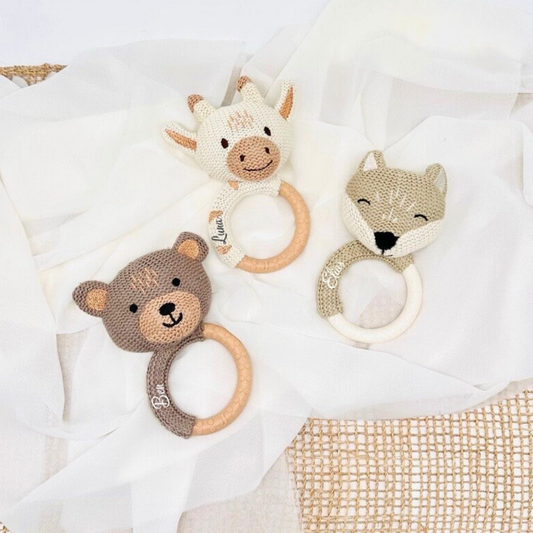 Personalisierter Greifling mit Name / gehäkelte Rassel | Teddy | Giraffe | Fuchs - einzigartigliebe