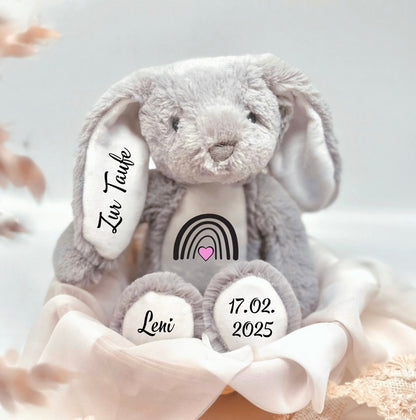 Kuscheltier Hase personalisiert mit Namen und Taufdatum – Taufgeschenk für Jungen und Mädchen